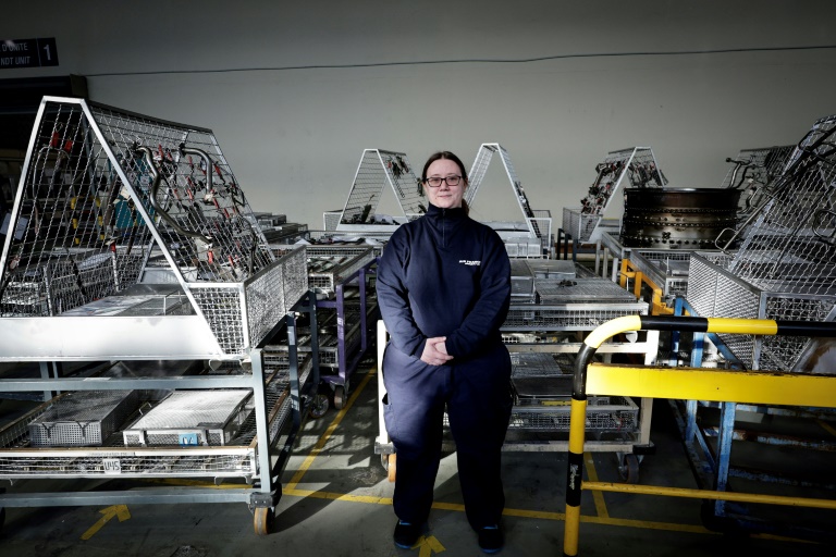 Quand la passion pour l'avion l'emporte : horlogère et pâtissier devenus mécanos