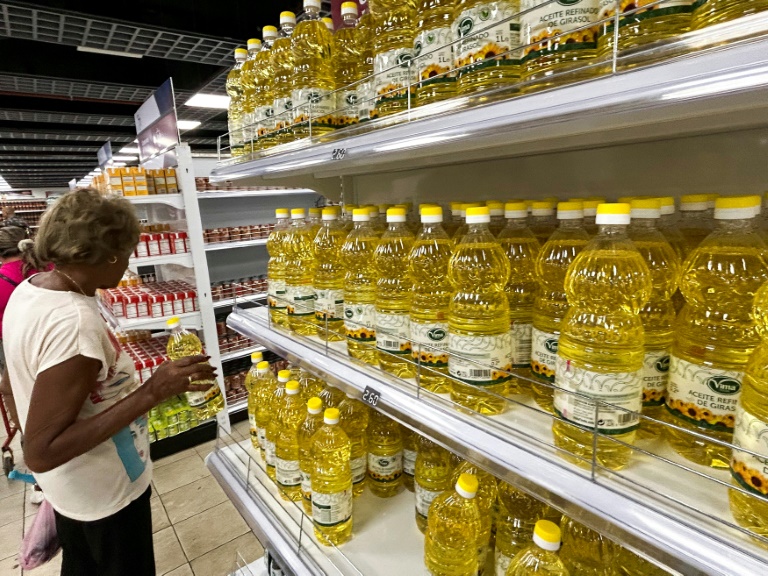Cuba : des supermarchés en dollars, au risque d'accentuer les inégalités