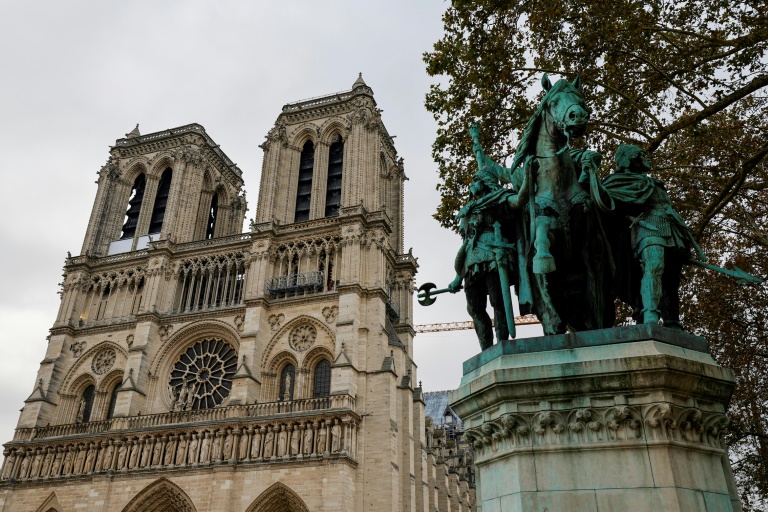 Macron va décorer les artisans de la reconstruction de Notre-Dame mardi