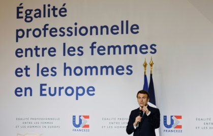 Le président Emmanuel Macron s'exprime lors d'une réunion consacrée à l'égalité professionnelle entre les femmes et les hommes en Europe, le 8 mars 2022 à l'Elysée à Paris Le président Emmanuel Macron s'exprime lors d'une réunion consacrée à l'égalité professionnelle entre les femmes et les hommes en Europe, le 8 mars 2022 à l'Elysée à Paris