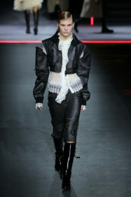 Défilé de prêt-à-porter féminine automne-hiver 2025-2026 de Dior à Paris, le 4 mars 2025 Défilé de prêt-à-porter féminine automne-hiver 2025-2026 de Dior à Paris, le 4 mars 2025