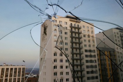 Vue sur un appartement endommagé par une attaque de drones ukrainienne dans un complexe résidentiel à Sapronovo dans la banlieue de Moscou en Russie le 11 mars 2025 Vue sur un appartement endommagé par une attaque de drones ukrainienne dans un complexe résidentiel à Sapronovo dans la banlieue de Moscou en Russie le 11 mars 2025