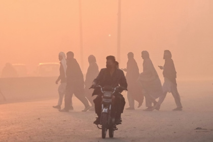 Pendant au moins 120 jours d'affilée, des dizaines de millions de Pakistanais ont dû survivre dans un air irrespirable Pendant au moins 120 jours d'affilée, des dizaines de millions de Pakistanais ont dû survivre dans un air irrespirable
