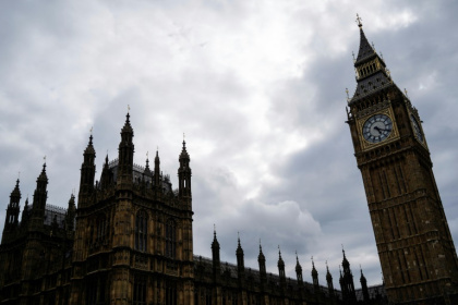 Desservi par une croissance molle et soucieux d'assainir les finances publiques, le gouvernement britannique de centre gauche doit présenter une réforme des aides sociales qui affecterait notamment les personnes handicapées ou malades Desservi par une croissance molle et soucieux d'assainir les finances publiques, le gouvernement britannique de centre gauche doit présenter une réforme des aides sociales qui affecterait notamment les personnes handicapées ou malades