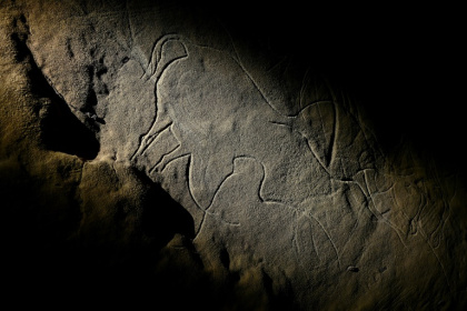 Des gravures dans la roche datant d'environ 30 000 ans lors d'une visite exclusive accordée par la DRAC de Nouvelle-Aquitaine, à l'intérieur de la grotte de Cussac, le 20 février 2025 au Buisson-de-Cadouin, en Dordogne Des gravures dans la roche datant d'environ 30 000 ans lors d'une visite exclusive accordée par la DRAC de Nouvelle-Aquitaine, à l'intérieur de la grotte de Cussac, le 20 février 2025 au Buisson-de-Cadouin, en Dordogne