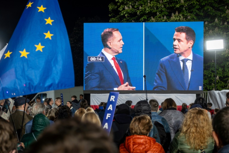 Les rivaux à la présidence polonaise au coude-à-coude avant le vote de dimanche