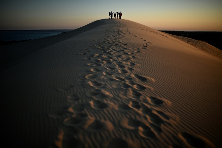 Tourisme ou nature : le dilemme brûlant de la dune du Pilat après les incendies