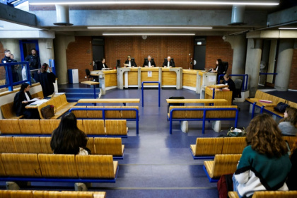 Des juges ouvrent une audience de procès en présence d'avocats et de membres du public dans une salle d'audience du palais de justice de Bobigny, le 15 janvier 2024 en Seine-Saint-Denis - Ludovic MARIN (AFP) Des juges ouvrent une audience de procès en présence d'avocats et de membres du public dans une salle d'audience du palais de justice de Bobigny, le 15 janvier 2024 en Seine-Saint-Denis - Ludovic MARIN (AFP)