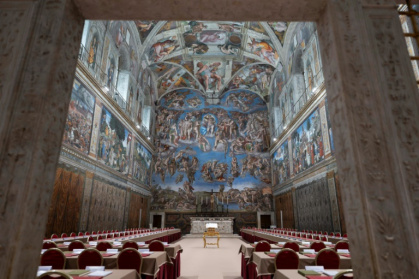 Cette photo prise et diffusée le 6 mai 2025 par Vatican Media montre la chapelle Sixtine à la veille du conclave au Vatican - David LORY, Thierno TOURE, Sylvie GUYOT (AFP) Cette photo prise et diffusée le 6 mai 2025 par Vatican Media montre la chapelle Sixtine à la veille du conclave au Vatican - David LORY, Thierno TOURE, Sylvie GUYOT (AFP)