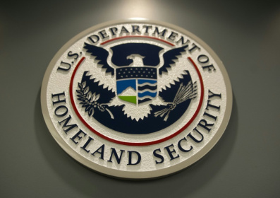 Le logo du ministère de la Sécurité intérieure à Washington, le 25 février 2015 - SAUL LOEB (AFP) Le logo du ministère de la Sécurité intérieure à Washington, le 25 février 2015 - SAUL LOEB (AFP)