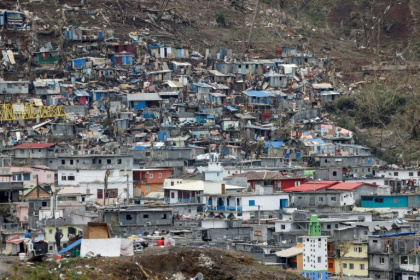 Le quartier informel de Kawéni à Mamoudzou, juste après le passage du cyclone Chido, le 19 décembre 2024 - Ludovic MARIN (AFP) Le quartier informel de Kawéni à Mamoudzou, juste après le passage du cyclone Chido, le 19 décembre 2024 - Ludovic MARIN (AFP)