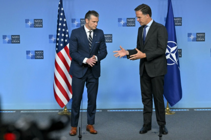 Le secrétaire général de l'Otan, Mark Rutte (d) et le secrétaire américain à la Défense Pete Hegseth, au siège de l'Otan, le 5 juin 2025 à Bruxelles - NICOLAS TUCAT (AFP) Le secrétaire général de l'Otan, Mark Rutte (d) et le secrétaire américain à la Défense Pete Hegseth, au siège de l'Otan, le 5 juin 2025 à Bruxelles - NICOLAS TUCAT (AFP)