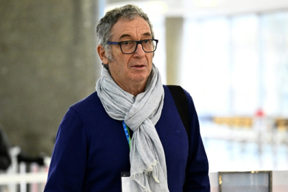 Eric Mouzin, le père d'Estelle Mouzin, arrive à la cour d'assises pour assister au procès de Monique Olivier, ex-femme du tueur en série Michel Fourniret, le 14 décembre 2023 à Nanterre, près de Paris - JULIEN DE ROSA (AFP)