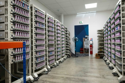Des cellules de batterie de seconde vie sont testées à l'usine VoltR, à Verrières-en-Anjou, le 10 juin 2025 en Maine-et-Loire - Sebastien Salom-Gomis (AFP) Des cellules de batterie de seconde vie sont testées à l'usine VoltR, à Verrières-en-Anjou, le 10 juin 2025 en Maine-et-Loire - Sebastien Salom-Gomis (AFP)