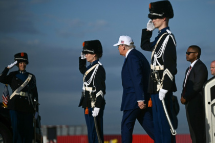 Le président américain Donald Trump arrive aux Pays-Bas le 24 juin 2025 pour participer au sommet de l’Otan à La Haye - Brendan SMIALOWSKI (AFP) Le président américain Donald Trump arrive aux Pays-Bas le 24 juin 2025 pour participer au sommet de l’Otan à La Haye - Brendan SMIALOWSKI (AFP)