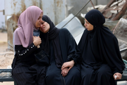 Des Palestiniennes la mort d'un proche tué près d'un centre de distribution d'aide dans la bande de Gaza, le 24 juin 2025 - Omar AL-QATTAA (AFP) Des Palestiniennes la mort d'un proche tué près d'un centre de distribution d'aide dans la bande de Gaza, le 24 juin 2025 - Omar AL-QATTAA (AFP)