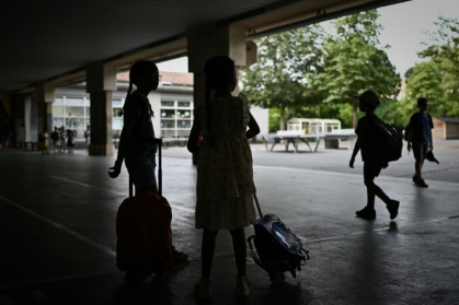 Les syndicats fustigent un manque de préparation de l'Education nationale face à la canicule et exigent "des mesures concrètes" pour adapter l'école au changement climatique - Philippe LOPEZ (AFP) Les syndicats fustigent un manque de préparation de l'Education nationale face à la canicule et exigent "des mesures concrètes" pour adapter l'école au changement climatique - Philippe LOPEZ (AFP)