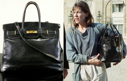 Cette combinaison de photos montre le sac Birkin ayant appartenu à l'artiste, pris chez Sotheby's à Paris le 2 juillet 2025 et Jane Birkin arrivant à l'Elysée avec ledit sac le 9 mai 1990 - ALAIN JOCARD, Gilles LEIMDORFER (AFP) Cette combinaison de photos montre le sac Birkin ayant appartenu à l'artiste, pris chez Sotheby's à Paris le 2 juillet 2025 et Jane Birkin arrivant à l'Elysée avec ledit sac le 9 mai 1990 - ALAIN JOCARD, Gilles LEIMDORFER (AFP)