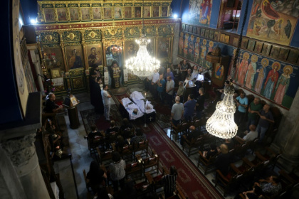 Des chrétiens palestiniens en deuil assistent à la cérémonie funéraire de deux des leurs tués après une frappe israélienne qui a touché l'église de la Sainte-Famille à Gaza-ville, le 17 juillet 2025 - Omar AL-QATTAA (AFP) Des chrétiens palestiniens en deuil assistent à la cérémonie funéraire de deux des leurs tués après une frappe israélienne qui a touché l'église de la Sainte-Famille à Gaza-ville, le 17 juillet 2025 - Omar AL-QATTAA (AFP)