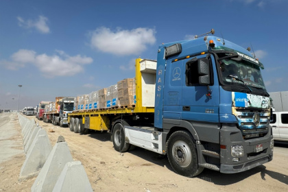 Des camions transportant de l'aide humanitaire attendent d'être autorisés à traverser dans le sud de la bande de Gaza, le 28 juillet 2025 - Jorge NOVOMINSKY (AFP) Des camions transportant de l'aide humanitaire attendent d'être autorisés à traverser dans le sud de la bande de Gaza, le 28 juillet 2025 - Jorge NOVOMINSKY (AFP)