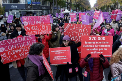 Manifestation contre les violences faites aux femmes le 23 novembre 2024 à Paris - STEPHANE DE SAKUTIN (AFP) Manifestation contre les violences faites aux femmes le 23 novembre 2024 à Paris - STEPHANE DE SAKUTIN (AFP)
