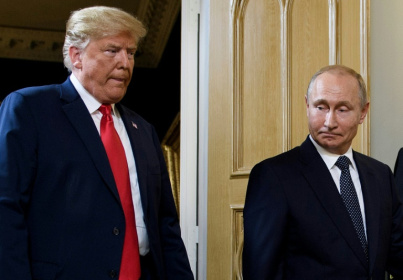 Le président américain Donald Trump (g) et le président russe Vladimir Poutine arrivent pour une réunion à Helsinki, le 16 juillet 2018 - Brendan Smialowski (AFP) Le président américain Donald Trump (g) et le président russe Vladimir Poutine arrivent pour une réunion à Helsinki, le 16 juillet 2018 - Brendan Smialowski (AFP)