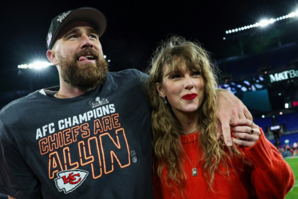 Travis Kelce et Taylor Swift au M&T Bank Stadium à Baltimore dans l'Etat américain du Maryland le 28 janvier 2024 - Patrick Smith (AFP) Travis Kelce et Taylor Swift au M&T Bank Stadium à Baltimore dans l'Etat américain du Maryland le 28 janvier 2024 - Patrick Smith (AFP)