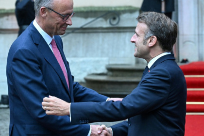Le chancelier allemand Friedrich Merz (à gauche sur la photo) et le président français Emmanuel Macron (à droite) à Berlin, le 23 juillet 2025 - RALF HIRSCHBERGER (AFP) Le chancelier allemand Friedrich Merz (à gauche sur la photo) et le président français Emmanuel Macron (à droite) à Berlin, le 23 juillet 2025 - RALF HIRSCHBERGER (AFP)