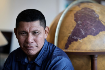 Atxu Marima, ancien membre de la tribu indigène brésilienne Hi-Merima, au siège de l'ONG Survival Inernational, le 25 septembre 2025 à Paris - STEPHANE DE SAKUTIN (AFP) Atxu Marima, ancien membre de la tribu indigène brésilienne Hi-Merima, au siège de l'ONG Survival Inernational, le 25 septembre 2025 à Paris - STEPHANE DE SAKUTIN (AFP)