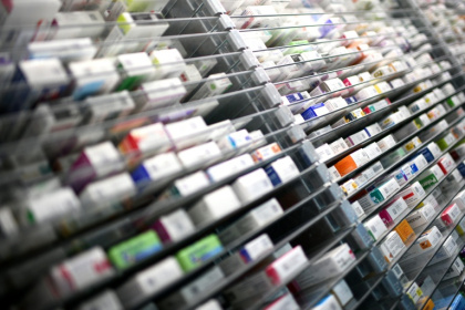 L'hiver s'annonce sous de meilleurs auspices que les précédents, dans un "contexte favorable" de disponibilité des médicaments les plus couramment utilisés pendant cette période - Christophe ARCHAMBAULT (AFP)
