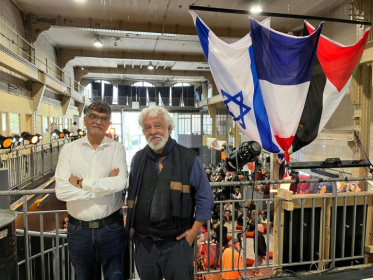 Edgar Laloum et Radjaa Aboudagga, fondateurs du restaurant "Sababa" à Paris, le 11 octobre 2025 - Antoine BOYER (AFP) Edgar Laloum et Radjaa Aboudagga, fondateurs du restaurant "Sababa" à Paris, le 11 octobre 2025 - Antoine BOYER (AFP)