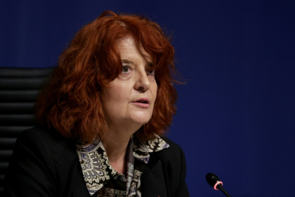 La procureure de Paris Laure Beccuau lors d'une conférence de presse sur le vol de bijoux au Louvre, à Paris le 29 octobre 2025 - STEPHANE DE SAKUTIN (AFP)