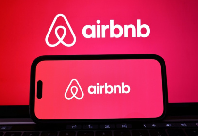 Au moins un hébergement Airbnb dans 81% des communes françaises, selon un think tank - MARIO TAMA (AFP) Au moins un hébergement Airbnb dans 81% des communes françaises, selon un think tank - MARIO TAMA (AFP)
