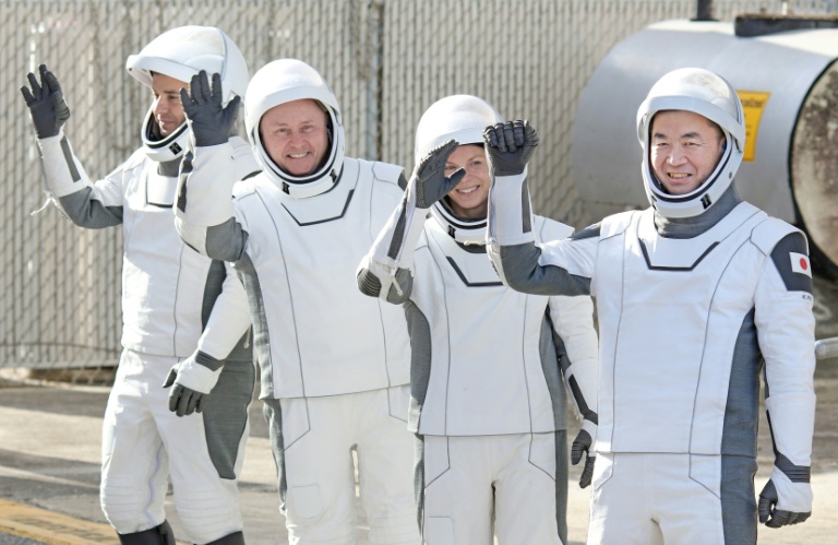 Un équipage de l'ISS en route pour la Terre après une évacuation médicale, une première