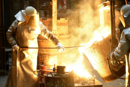 Des travailleurs dans la fonderie Marly près de Valenciennes, dans le Nord, le 23 janvier 2020 - FRANCOIS LO PRESTI (AFP)