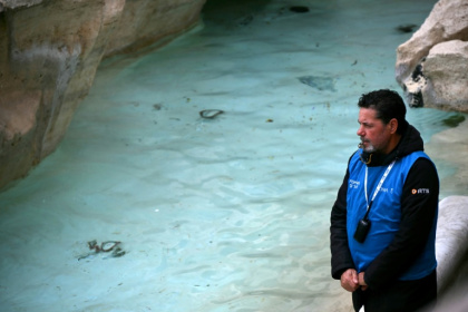 Entrée de la fontaine de Trevi à Rome le 19 décembre 2025. - Filippo MONTEFORTE (AFP)