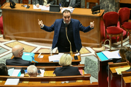 Le Premier ministre Sébastien Lecornu parle à l'Assemblée nationale, sur le budget de l'Etat 2026, peu avant son adoption définitive, le 2 février 2026 - Bertrand GUAY (AFP)