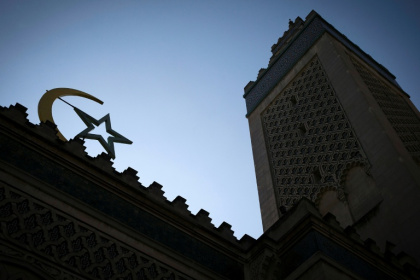 Le ramadan, mois de jeûne, de prières et de partage pour les musulmans, commencera mercredi en France - Joël SAGET (AFP)