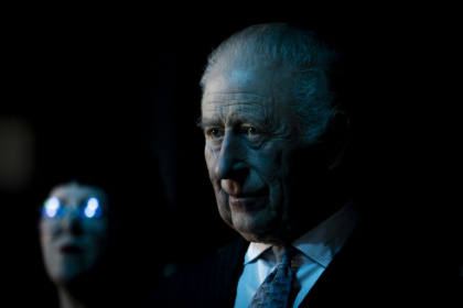 Le roi Charles III lors d'une visite dans des studios d'enregistrement à  Dagenham, près de Londres, le 18 février 2026 - Aaron Chown (AFP)