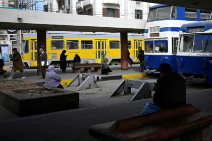 A une station de tramway d'Alexandrie, le le 18 février 2026 - Khaled DESOUKI (AFP)