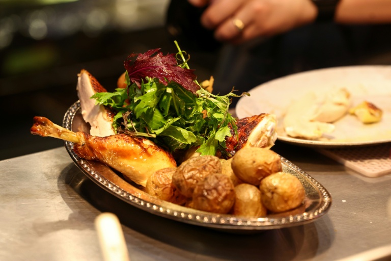 A New York, un demi-poulet à 40 dollars dans un restaurant relance le débat sur le coût de la vie