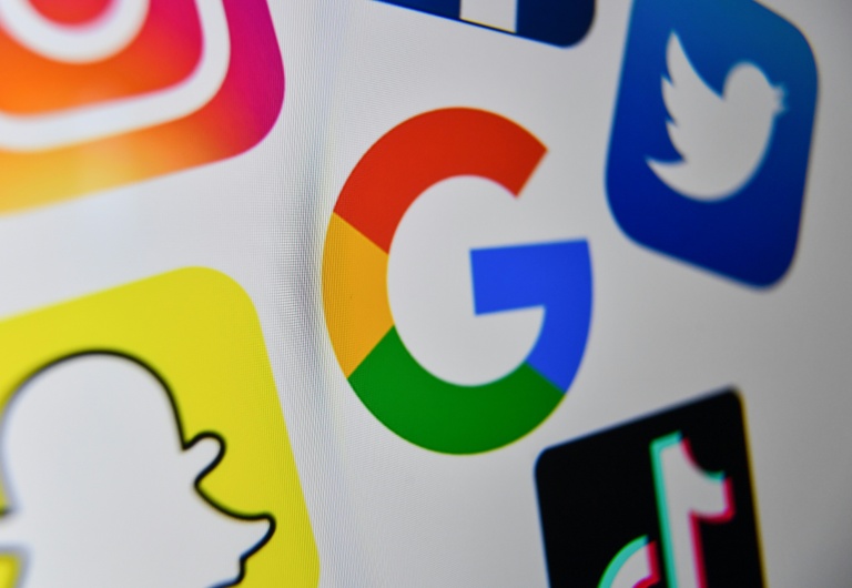 Réseaux sociaux : l'interdiction aux moins de 15 ans fait débat au Sénat