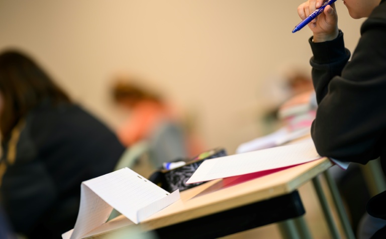 Les performances des élèves en sciences au collège toujours en baisse, selon une étude