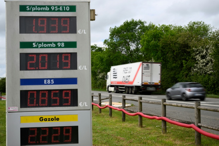 L'organisation des vacances d'été chamboulée par les prix à la pompe