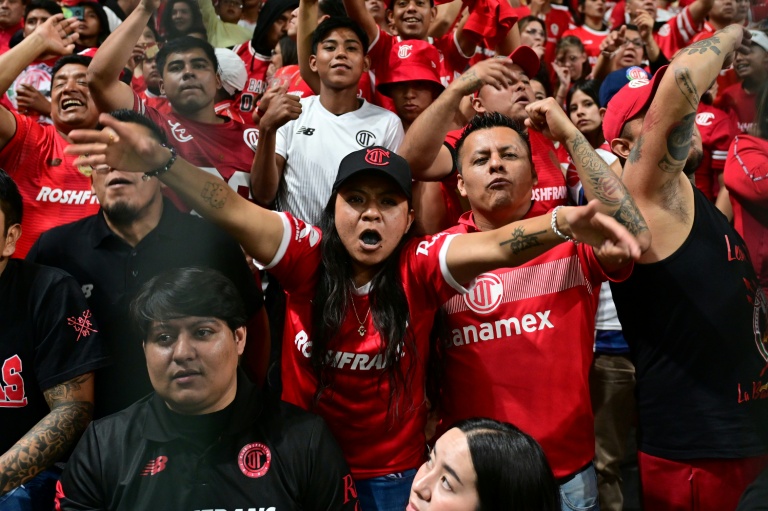 Au Mondial, les Mexicaines refusent d'être des femmes-objets dans les tribunes