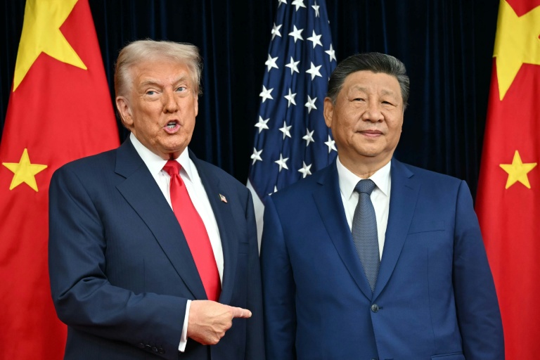 Trump part à la rencontre de son "bon ami" Xi, l'Iran en toile de fond
