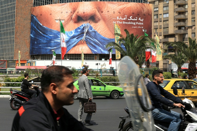 Trump annonce un déblocage du détroit d'Ormuz, mise en garde de l'Iran