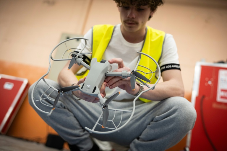 Des lycéens préparent un bac option drones, une première qui intéresse l'armée