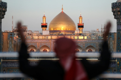 Le sanctuaire de l'imam chiite Ali à Najaf, le 10 mars 2026 en Irak - AHMAD AL-RUBAYE (AFP)