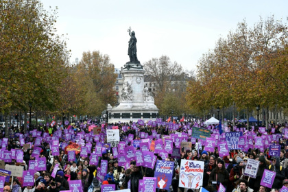 Manifestation organisée par le collectif féministe #Noustoutes à Paris le 22 novembre 2025 - Bertrand GUAY (AFP)